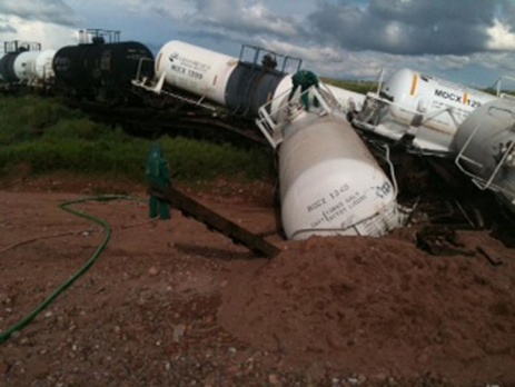 В Австралии из-за схода с рельсов поезда разлились 200 тысяч литров соляной кислоты