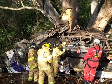 ﻿У Мексиці перекинувся туристичний автобус, загинуло 15 осіб