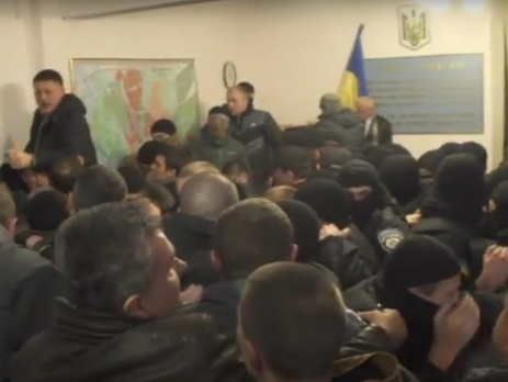 В ходе суда над Корбаном возникла потасовка