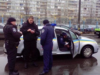 В Киеве на Оболони стреляли, ранены два человека 