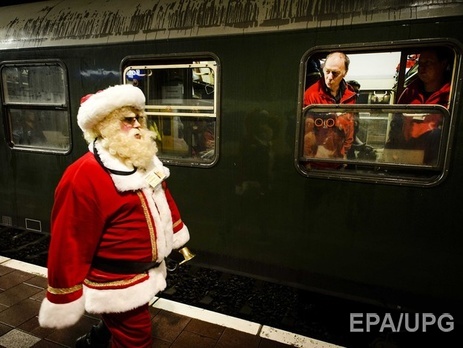 В новогоднюю ночь проводники украинских поездов превратятся в Дедов Морозов