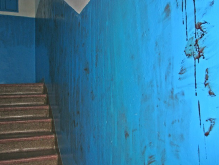 В Киеве в подъезде дома застрелили мужчину