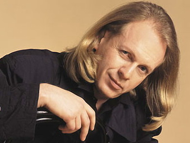 Крис Кельми во время приступа эпилепсии упал со второго этажа дома