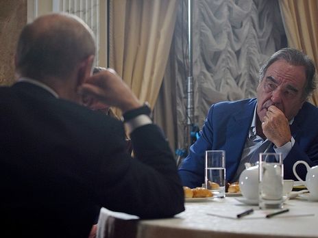 Режиссер Стоун предложил Путину стать крестным его дочери