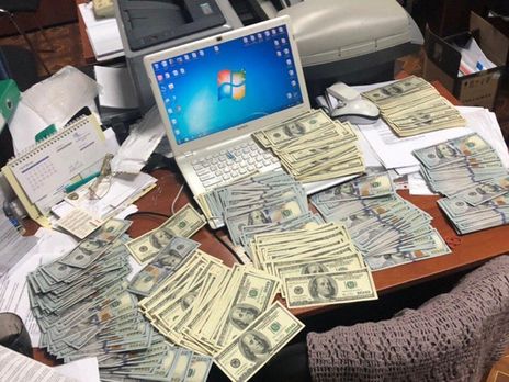 В Киеве на взятке в 650 тыс. грн задержали советницу главы Дарницкой РГА