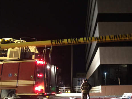 Самолет упал в центре города на Аляске, есть погибшие