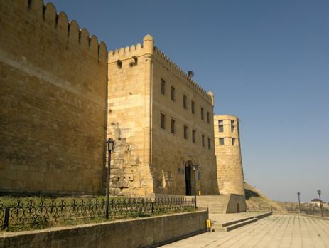 В Дагестане неизвестные обстреляли группу посетителей крепости Нарын-Кала, один человек убит – СМИ