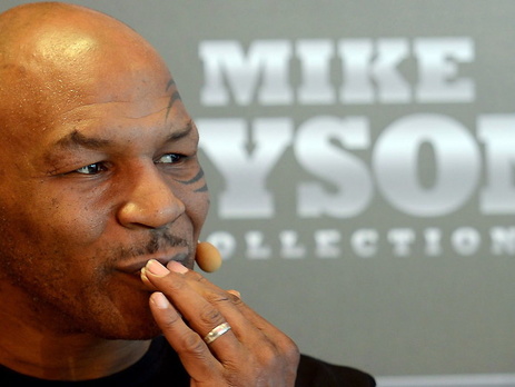 Боксер Тайсон показал свое падение со скейта