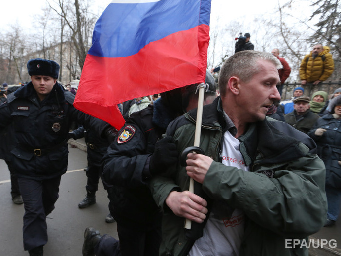 Соцопрос: Почти четверть россиян считают акции протеста против падения уровня жизни возможными