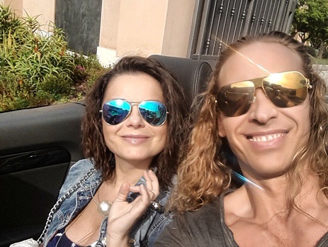 Тарзан продемонстрировал приседания с Королевой на плечах