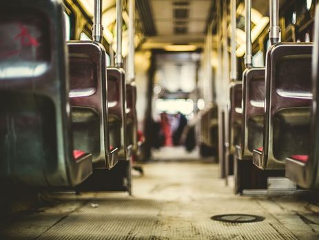 В Петербурге арестовали пассажира метро, который ранил ножом двух украинцев с нарушениями слуха