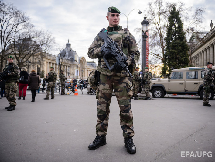 В Париже отменили новогодний фейерверк на Елисейских полях из-за угрозы терактов