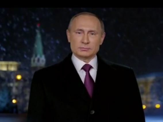 Путин поздравил с Новым годом часть россиян и отдельно &ndash; военных, которые борются с терроризмом "на дальних рубежах". Видео