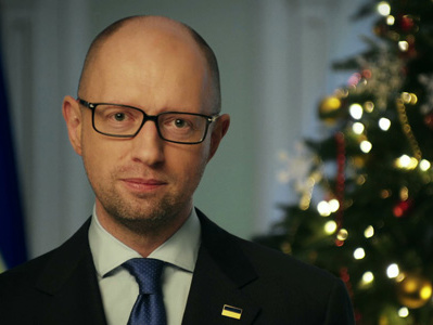 Яценюк поздравил украинцев с Новым годом: Верьте в наш успех и он обязательно наступит