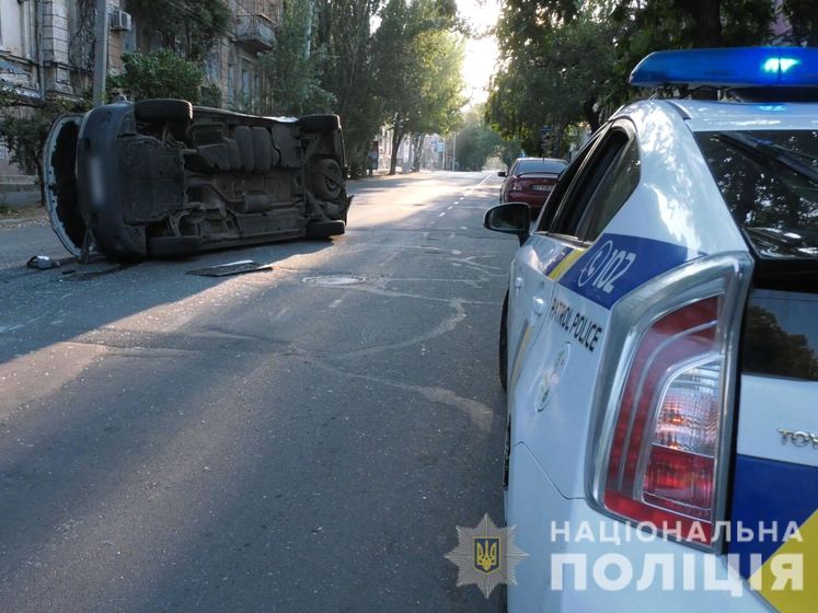 В Херсоне перевернулся микроавтобус с бюллетенями – полиция