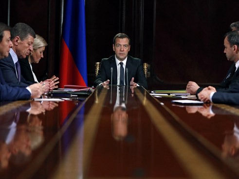 С 1 января в России уволят каждого десятого чиновника