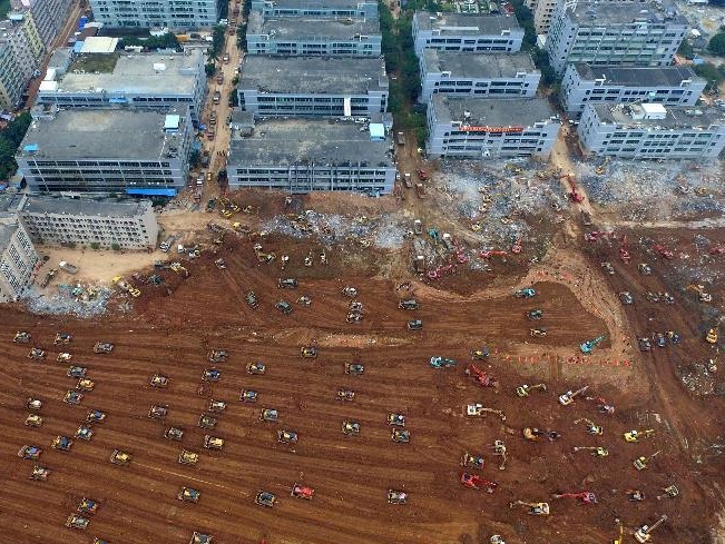 Жертвами масштабного оползня в китайском городе Шэньчжэнь стали 12 человек