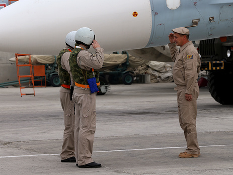 Власти РФ поздравили своих военных в Сирии футболками 