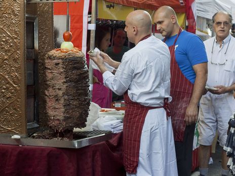 На рок-фестивале в Ровенской области отравились 14 человек, вероятно, шаурмой