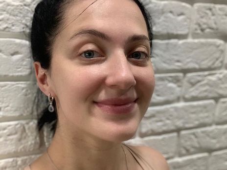 Жена Бабкина потрясла грудью перед камерой