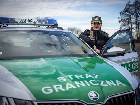 Польские пограничники задержали украинца, который пытался перевезти 25 поддельных паспортов