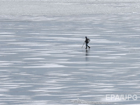В Харькове и Чернигове спасатели вытащили пятерых людей, провалившихся под лед