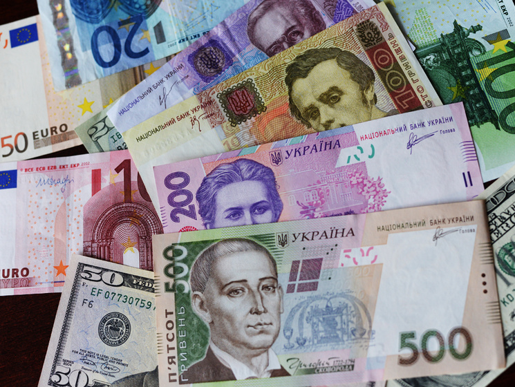 Bloomberg: Гривна попала в топ-6 мировых лидеров по девальвации, облигации "Укрзалізниці" &ndash; самые успешные в 2015 году