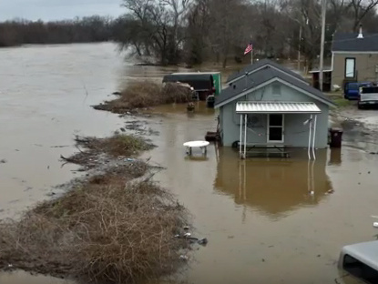 AP: Более 20 человек стали жертвами масштабного наводнения в США