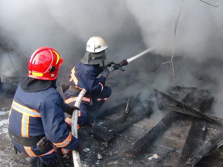 В Полтавской области пожарные спасли женщину из горящей многоэтажки