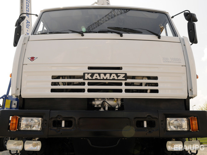 В Сумской области полиция почти 10 километров преследовала КамАЗ с краденой нефтью