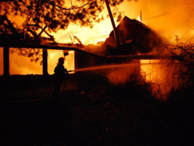В селе Черлянское Предместье возник пожар на чердаке деревянного здания ресторана