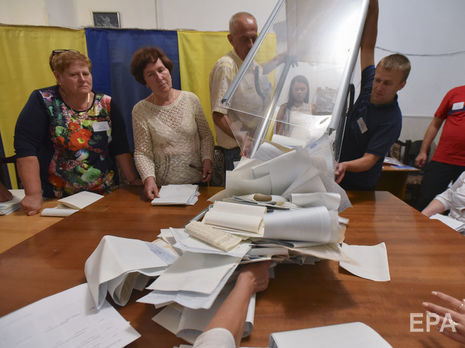 Підрахунок голосів в Україні триває