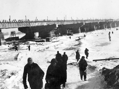 Киевлянка Хорошунова в дневнике 1942 года: В городе голод и тифы – сыпняк и брюшняк. В больницы не берут, там нечем топить и нечем кормить