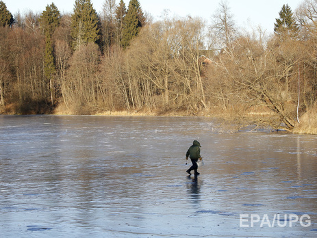 Госслужба по ЧС призвала граждан не выходить на тонкий лед