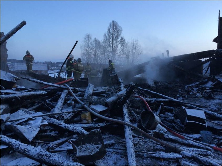 Во время пожара в Ярославской области (РФ) погибли шесть человек