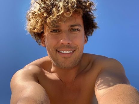 Галкин обнародовал три снимка с сыном на руках, сделанные в разные годы