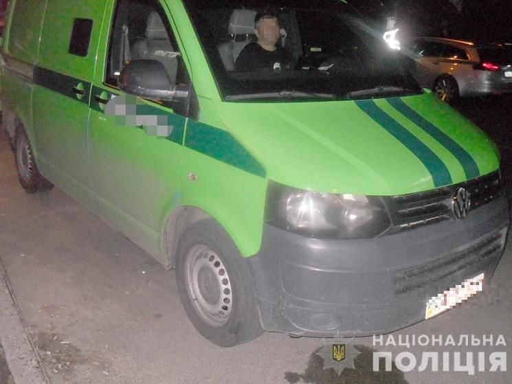 ﻿У Києві чоловік забрав з інкасаторської машини гроші, поки інспектори заправляли банкомат – поліція