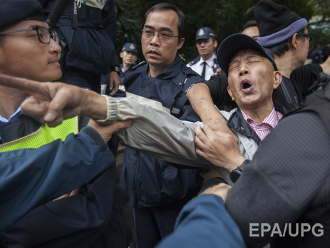 В Гонконге одновременно проходят две протестные демонстрации. Фоторепортаж