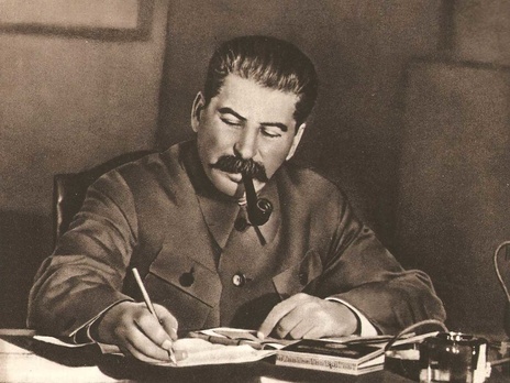 Латынина: Для Сталина Россия была расходным материалом по завоеванию Европы