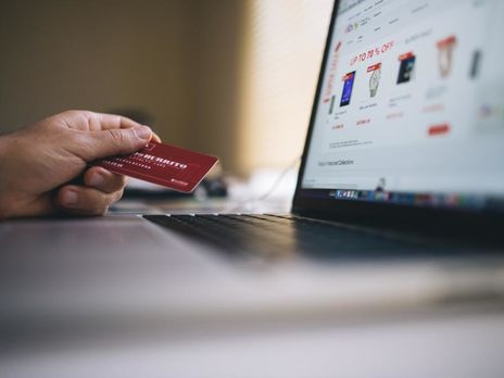 ﻿Найшвидший кредит онлайн на карту: як оформити позику й не переплатити