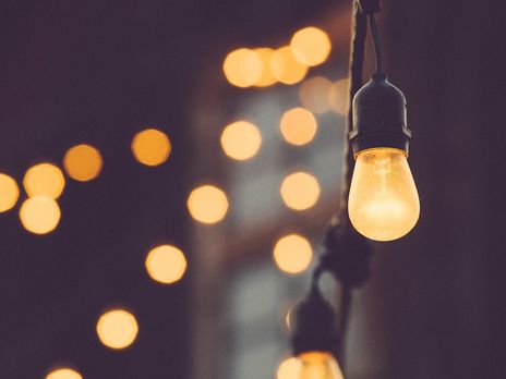 Более 100 учреждений и около 40 жилых домов в центре Киева два часа были без электричества из-за аварии