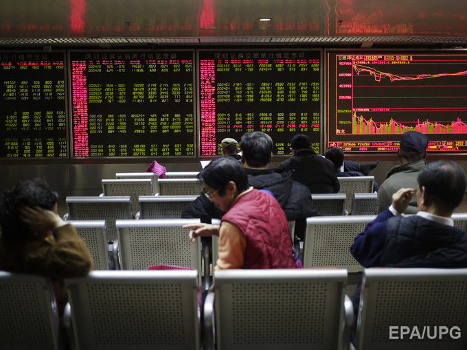 Торги на фондовых биржах Китая прекратились из-за резкого падения индексов
