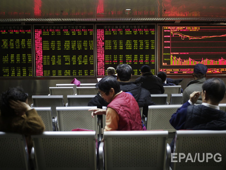 Торги на фондовых биржах Китая прекратились из-за резкого падения индексов