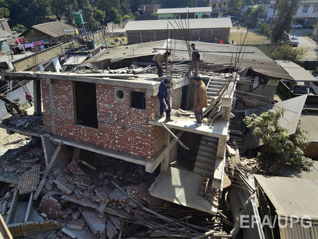 В Индии борются с последствиями масштабного землетрясения. Фоторепортаж