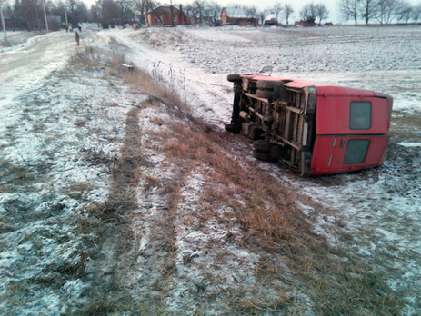 В Волынской области перевернулась маршрутка, три человека пострадали