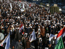 Шииты третий день протестуют против казни в Саудовской Аравии проповедника аль-Нимра. Фоторепортаж