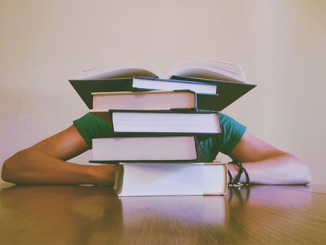 Филология, право и менеджмент. В Минобразования Украины назвали самые популярные специальности и вузы 2019 года