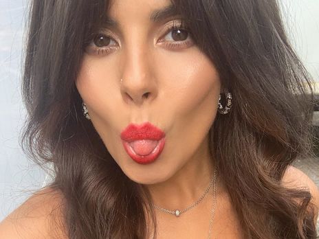 Каменских засветила голую грудь 