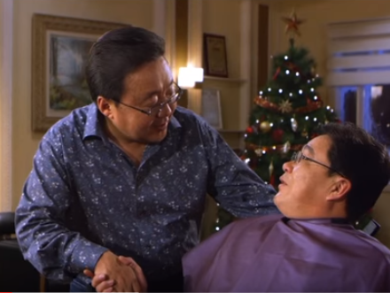 Президент Монголии снялся в смешном новогоднем ролике в роли собственного парикмахера. Видео