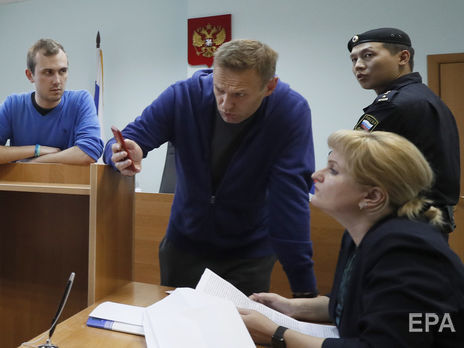 Навального знову доправили під варту